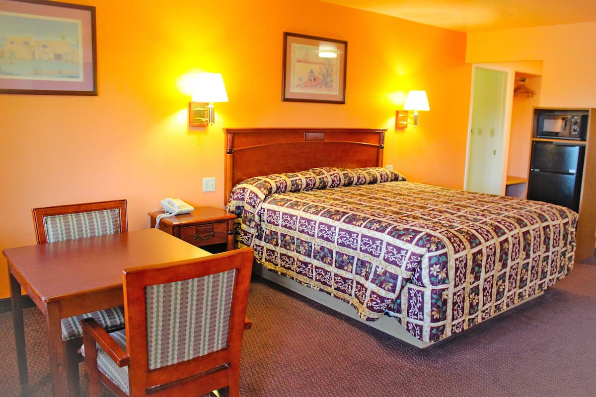 1 bedroom, desk, soundproofing, free wifi