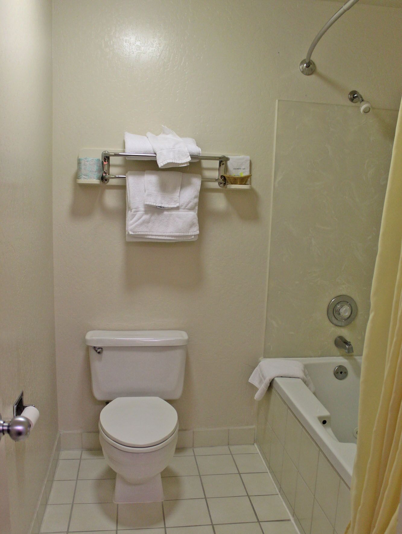 bathtub, free toiletries, towels