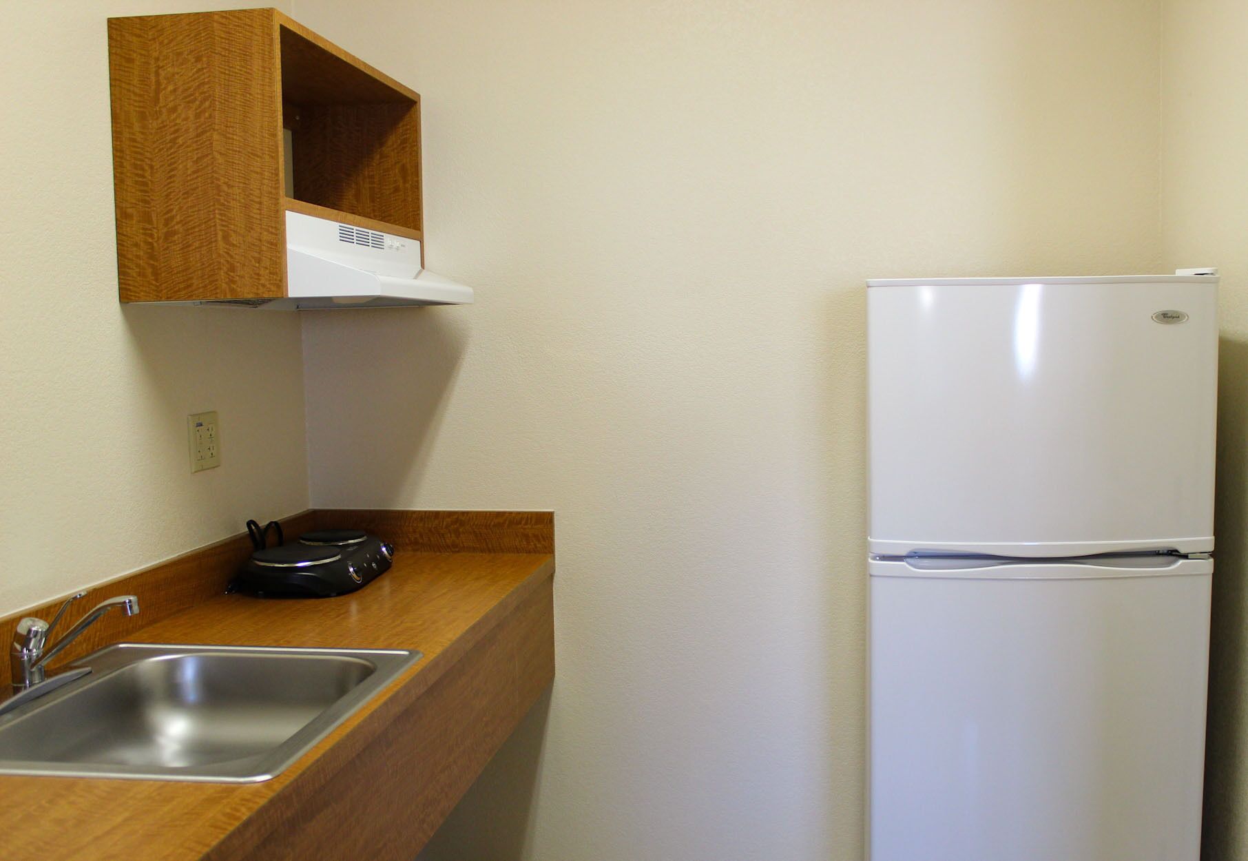 deluxe single room | private kitchenette | coffee/tea maker