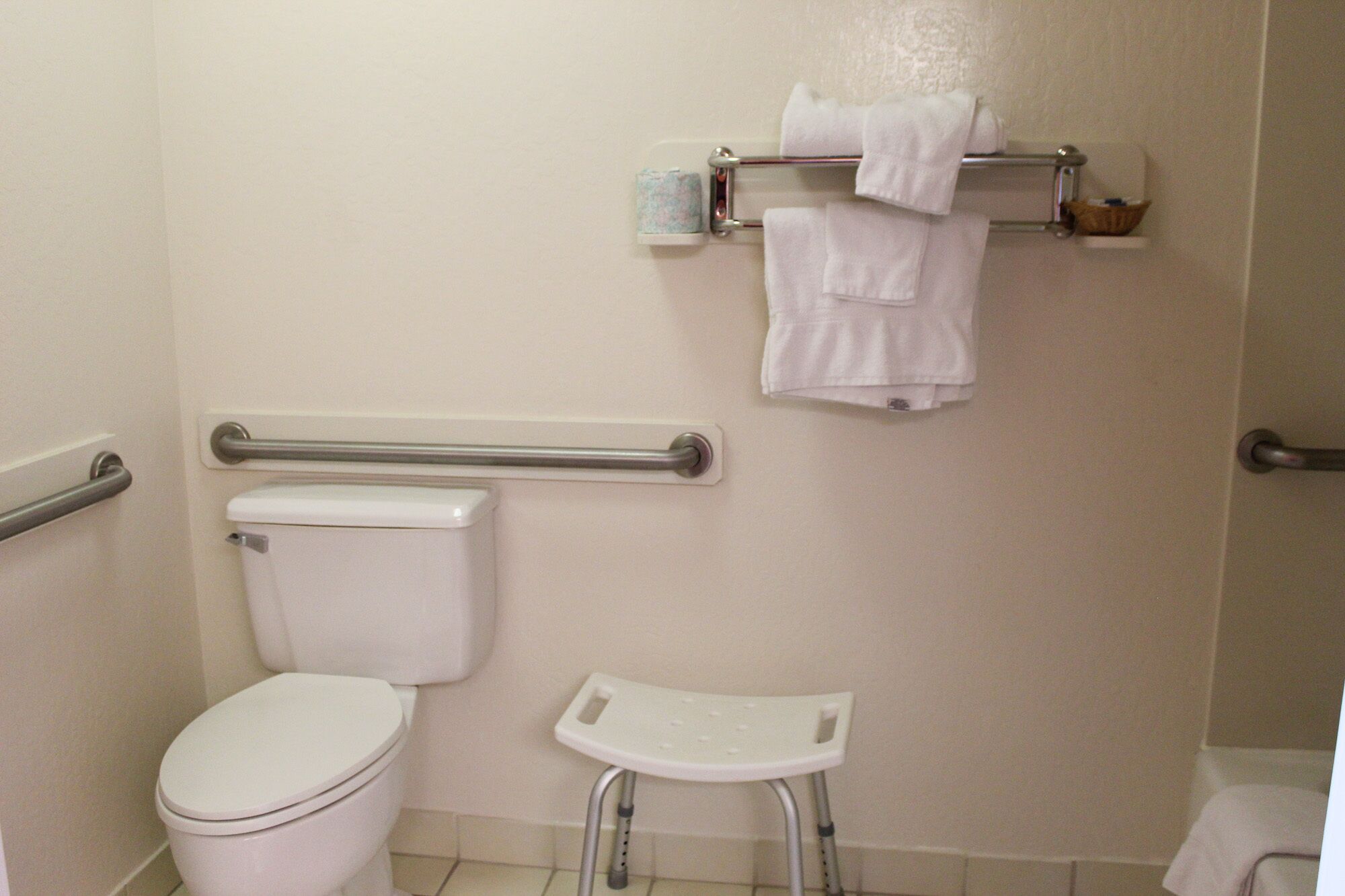 bathtub, free toiletries, towels