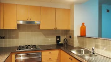 Full-size fridge, microwave, coffee/tea maker, cookware/dishes/utensils