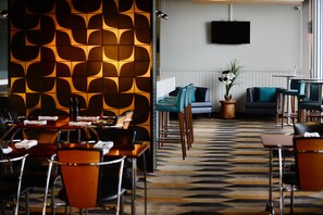 Lunch, dinner served; local cuisine, pool views  - The Gladstone (Gladstone)