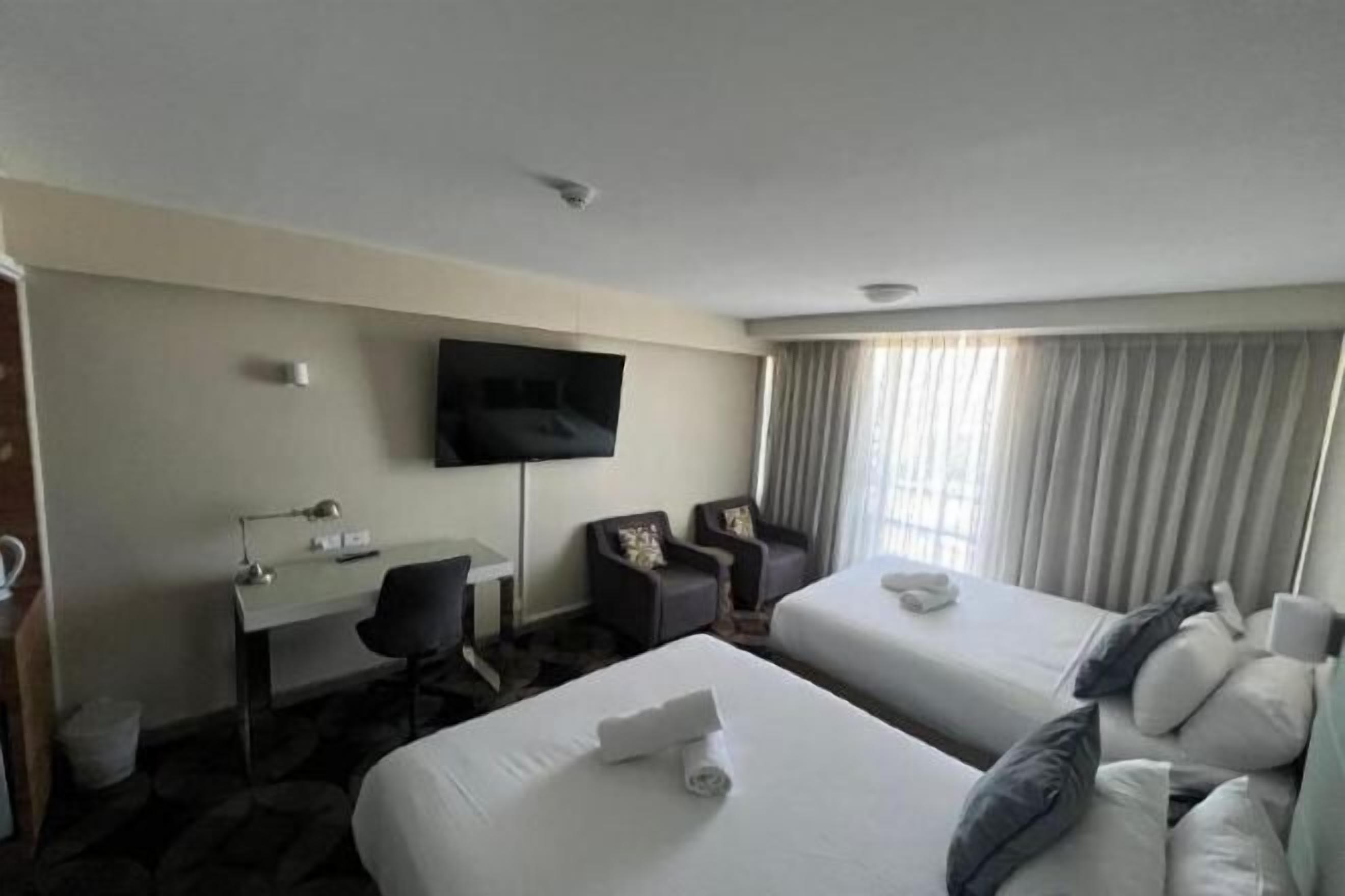 Premium bedding, minibar, desk, blackout drapes