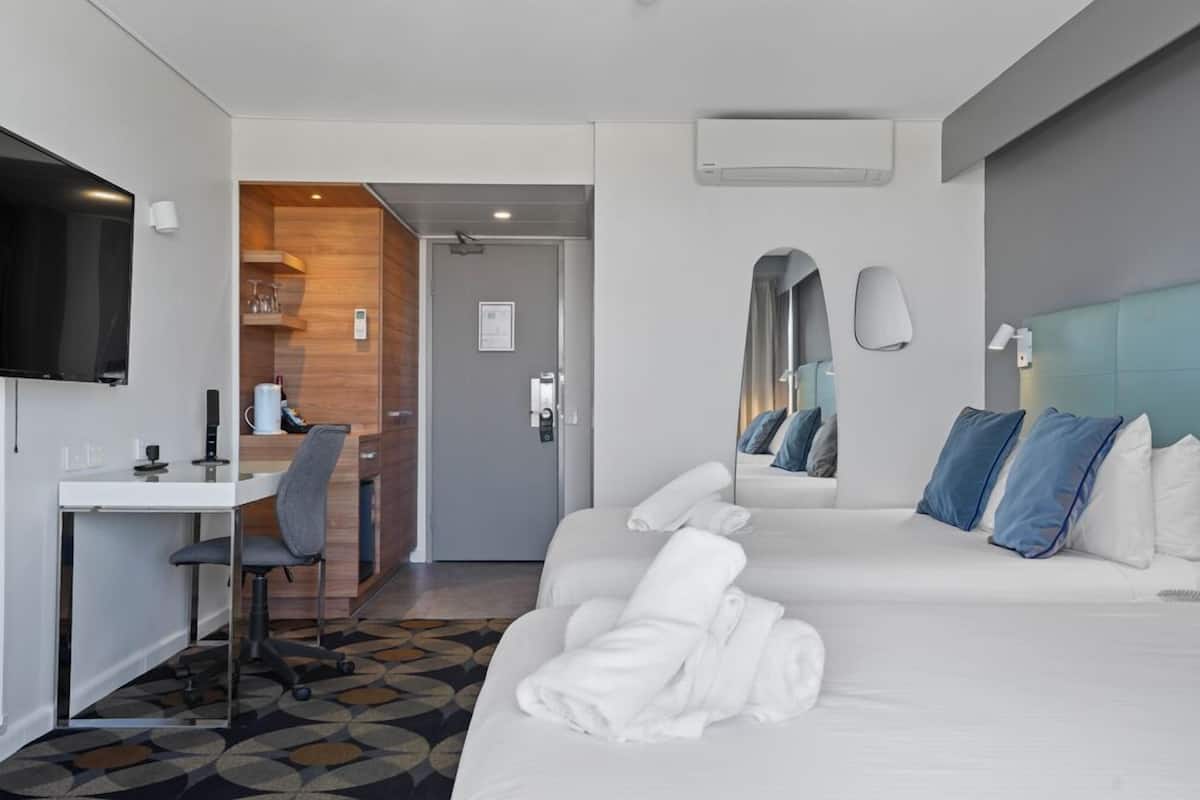Superior Twin Room | Premium bedding, minibar, desk, blackout drapes