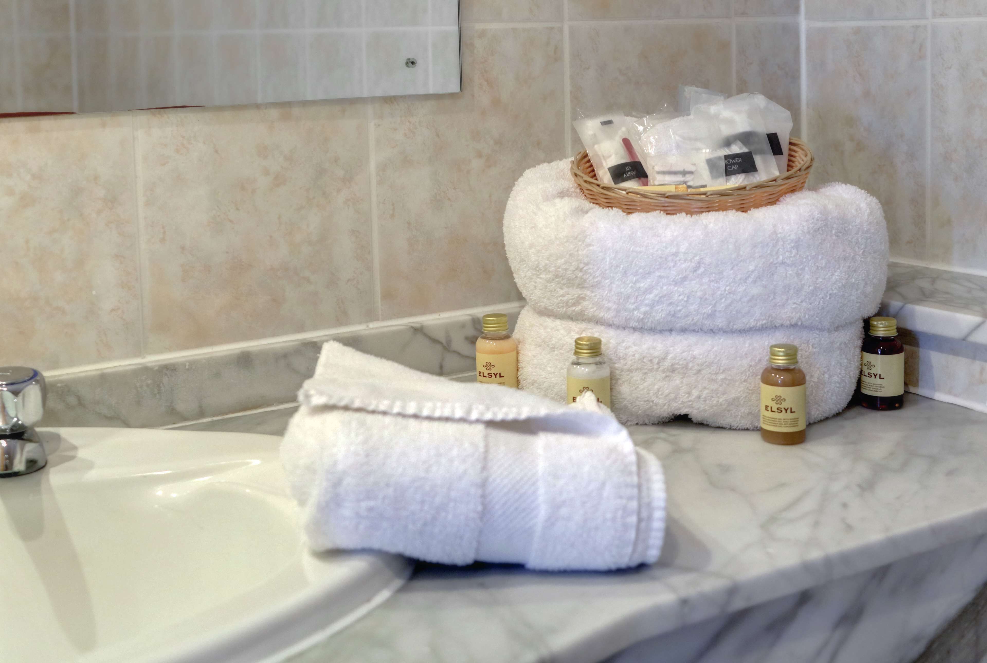 1 bedroom, in-room safe, desk, blackout curtains