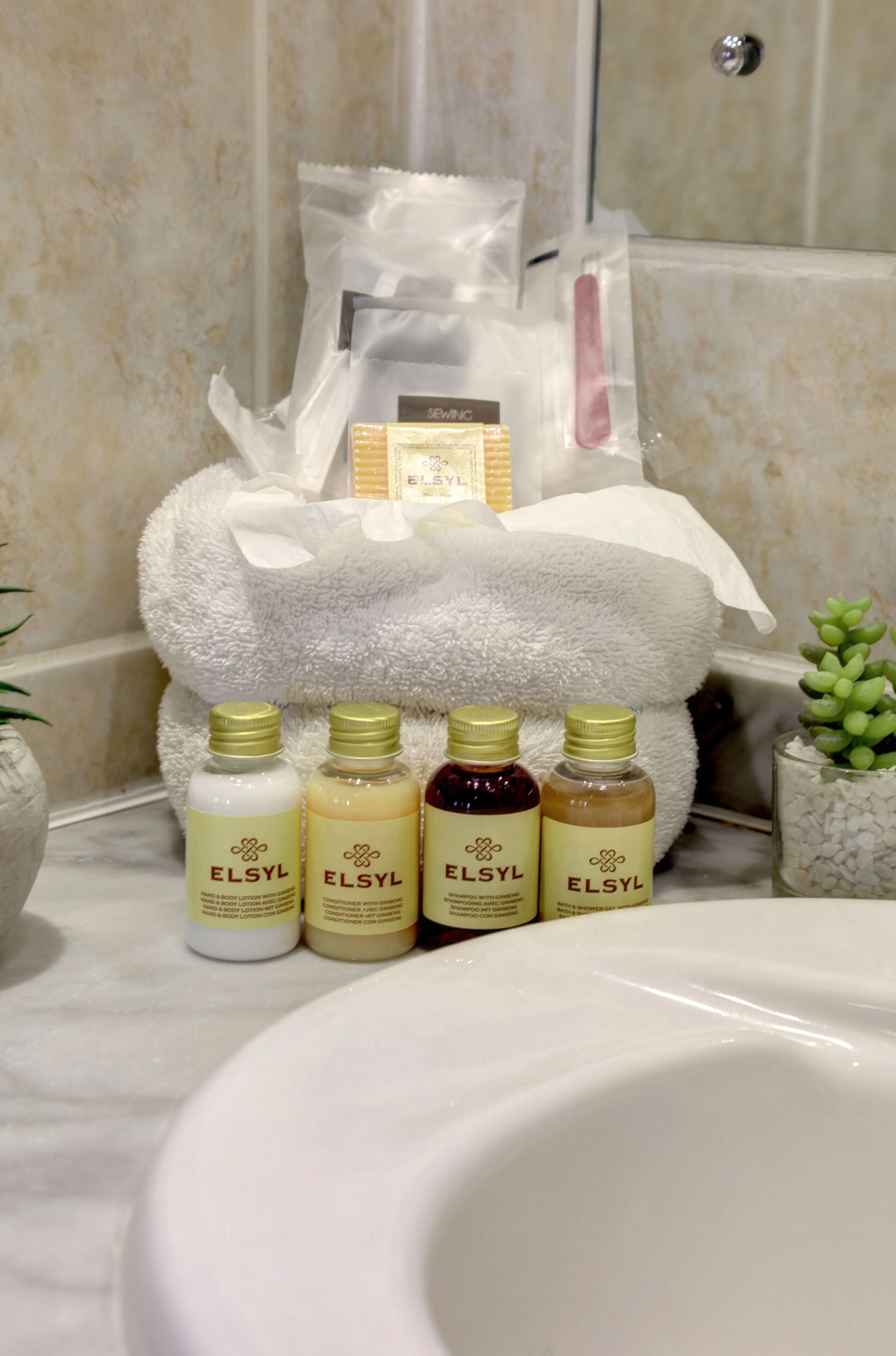 family room, multiple beds, non smoking | room amenity