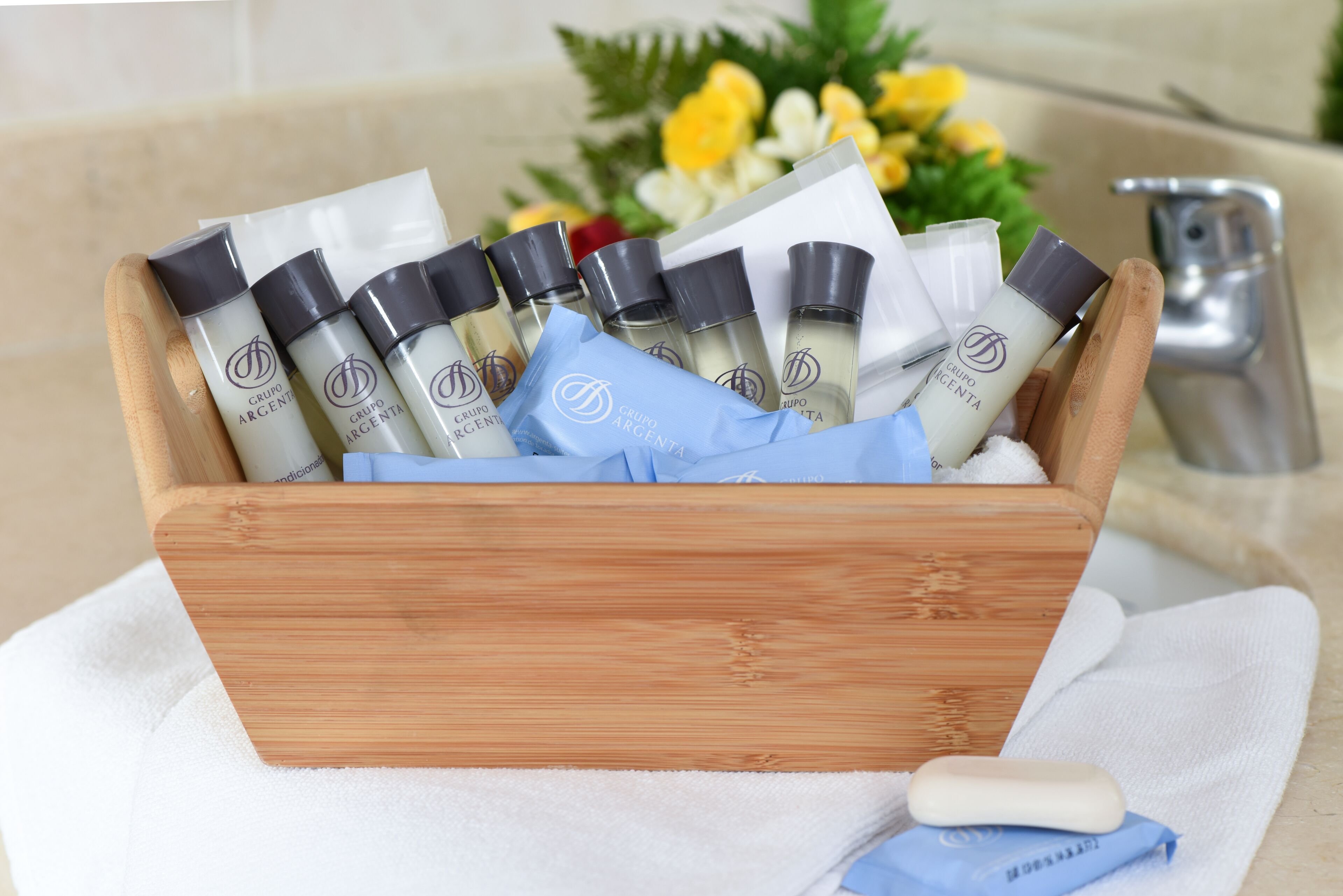 combined shower/bathtub, rainfall showerhead, free toiletries