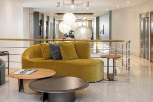 32-inch LCD TV with satellite channels, TV, pay movies