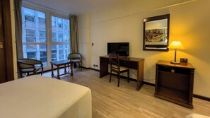 Classic Room, 1 King Bed