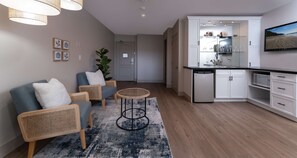 1 bedroom, Egyptian cotton sheets, premium bedding, in-room safe