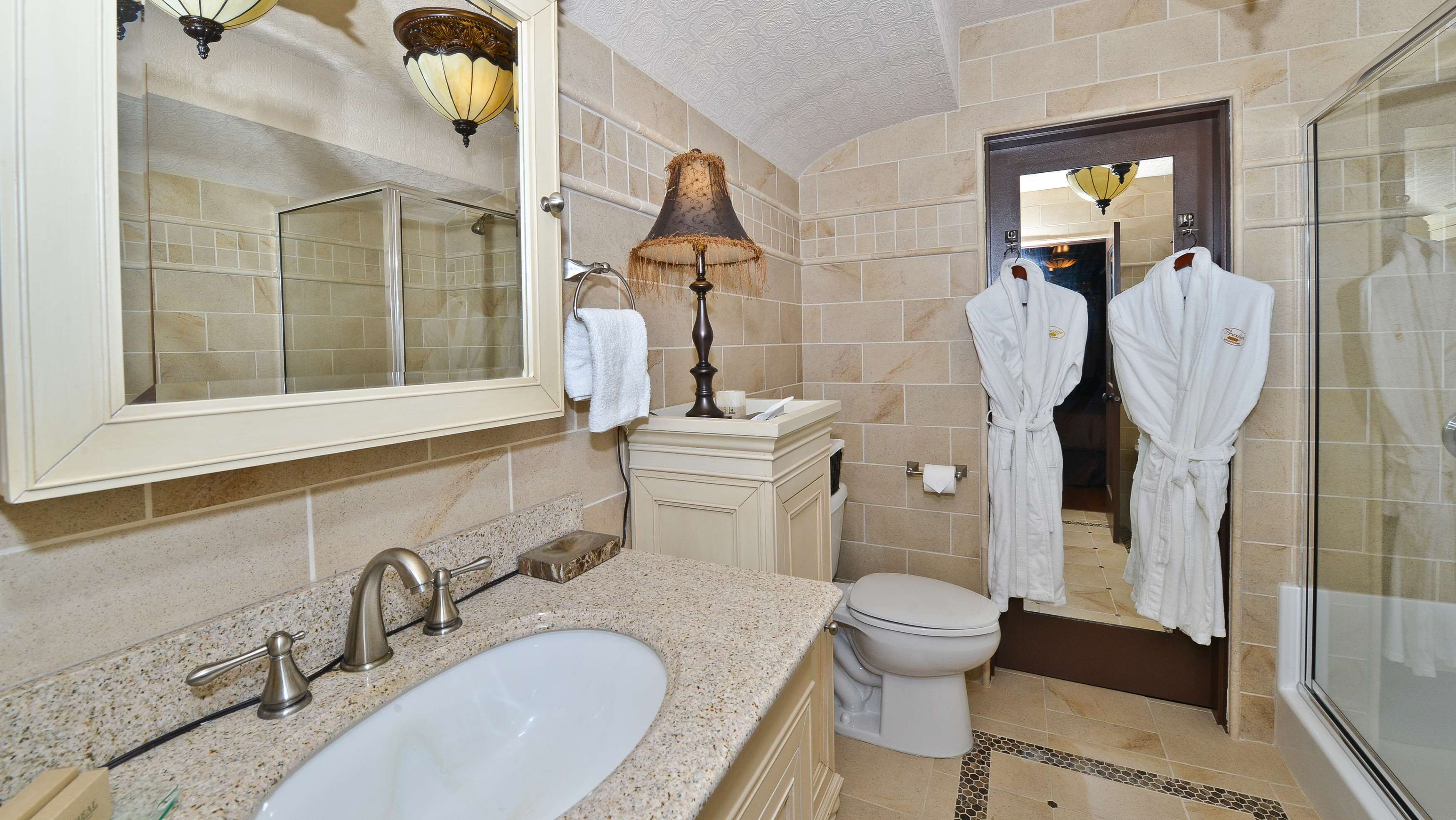 suite, 1 king bed, non smoking (railcar) | bathroom | combined shower/bathtub, free toiletries, hair dryer