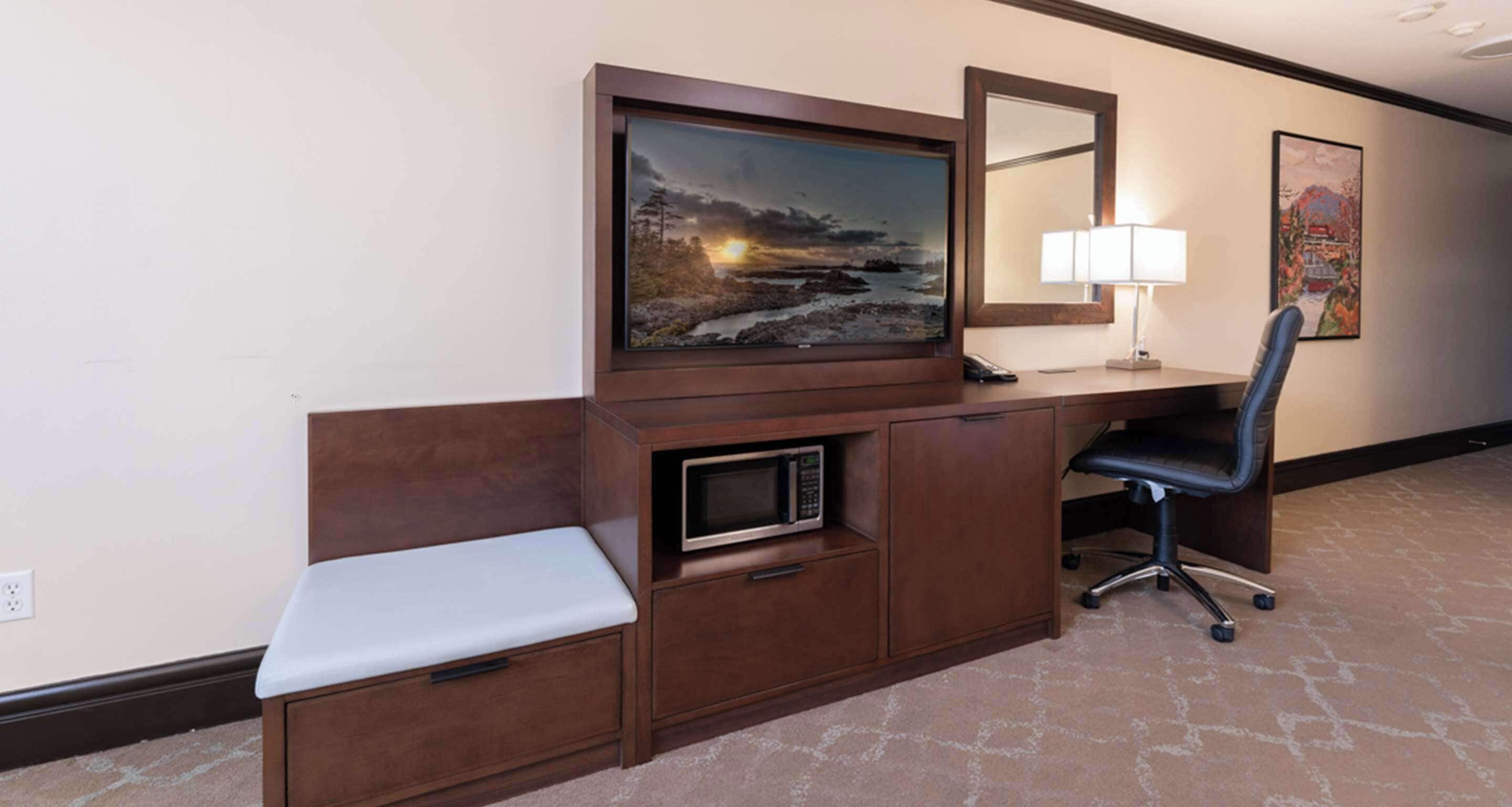 standard room, 1 king bed, non smoking (with sofabed) | 1 bedroom, egyptian cotton sheets, premium bedding, in-room safe