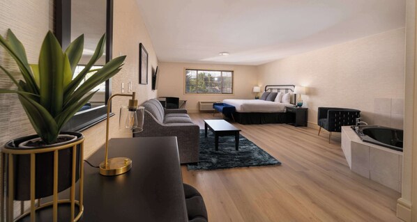 Suite, 1 King Bed, Jetted Tub, Mountain View (with Sofabed)