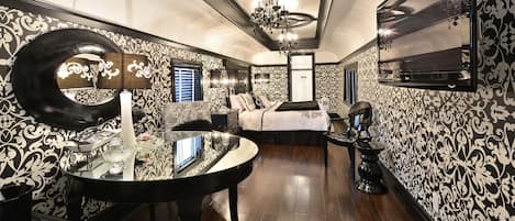 Suite, 1 King Bed, Non Smoking (Railcar) | 1 bedroom, Egyptian cotton sheets, premium bedding, in-room safe