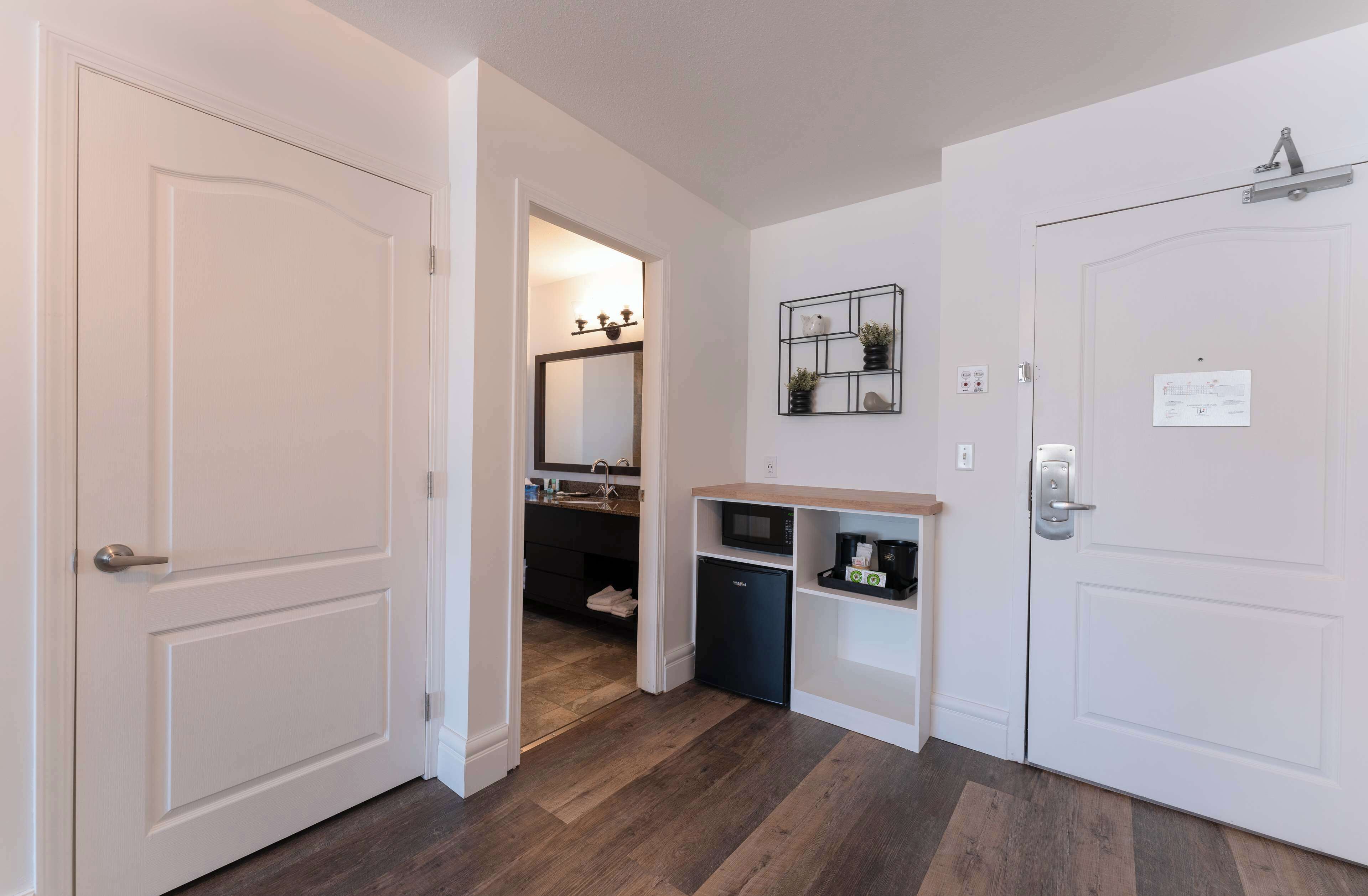 suite, 1 king bed, jetted tub, mountain view (with sofabed) | 1 bedroom, egyptian cotton sheets, premium bedding, in-room safe