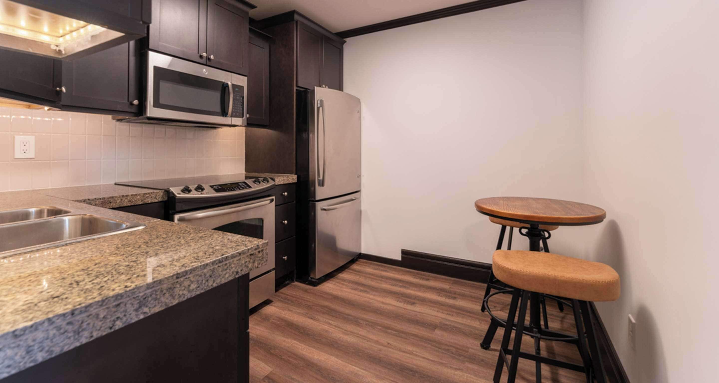 suite, 1 queen bed, non smoking, kitchen (with sofabed) | 1 bedroom, egyptian cotton sheets, premium bedding, in-room safe