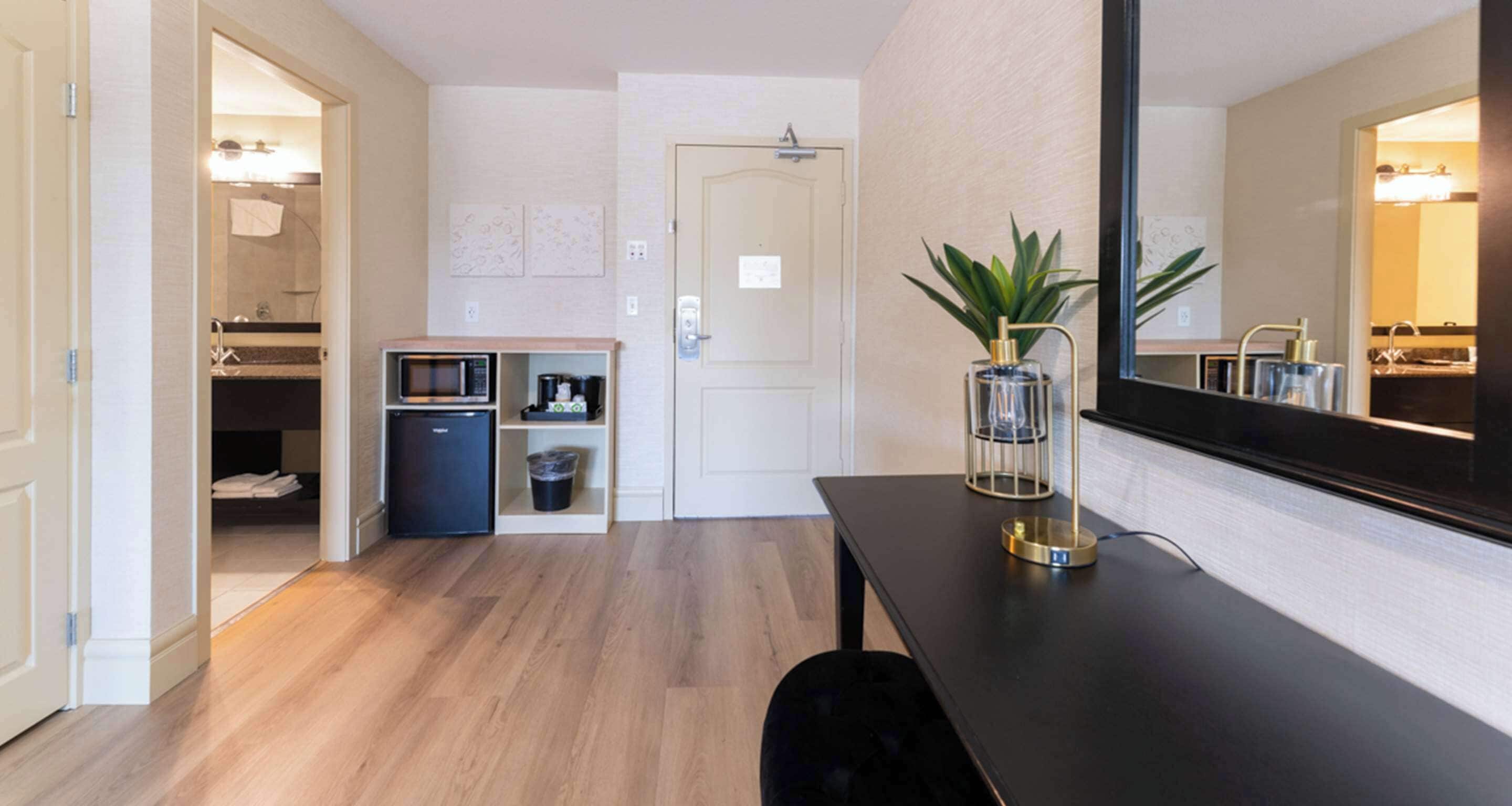 suite, 1 king bed, jetted tub, mountain view (with sofabed) | 1 bedroom, egyptian cotton sheets, premium bedding, in-room safe