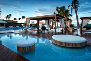 3 outdoor pools, pool umbrellas, sun loungers - Divi Aruba All Inclusive (Oranjestad)
