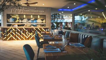 4 Restaurants; Frühstück, Mittagessen und Abendessen werden serviert