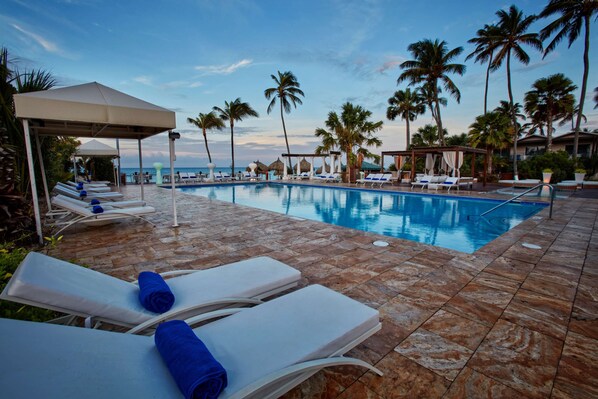 3 outdoor pools, pool umbrellas, pool loungers