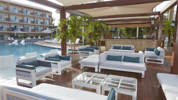 3 outdoor pools, pool umbrellas, pool loungers