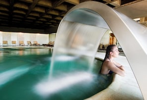 Couples treatment room(s), sauna, hot tub, steam room