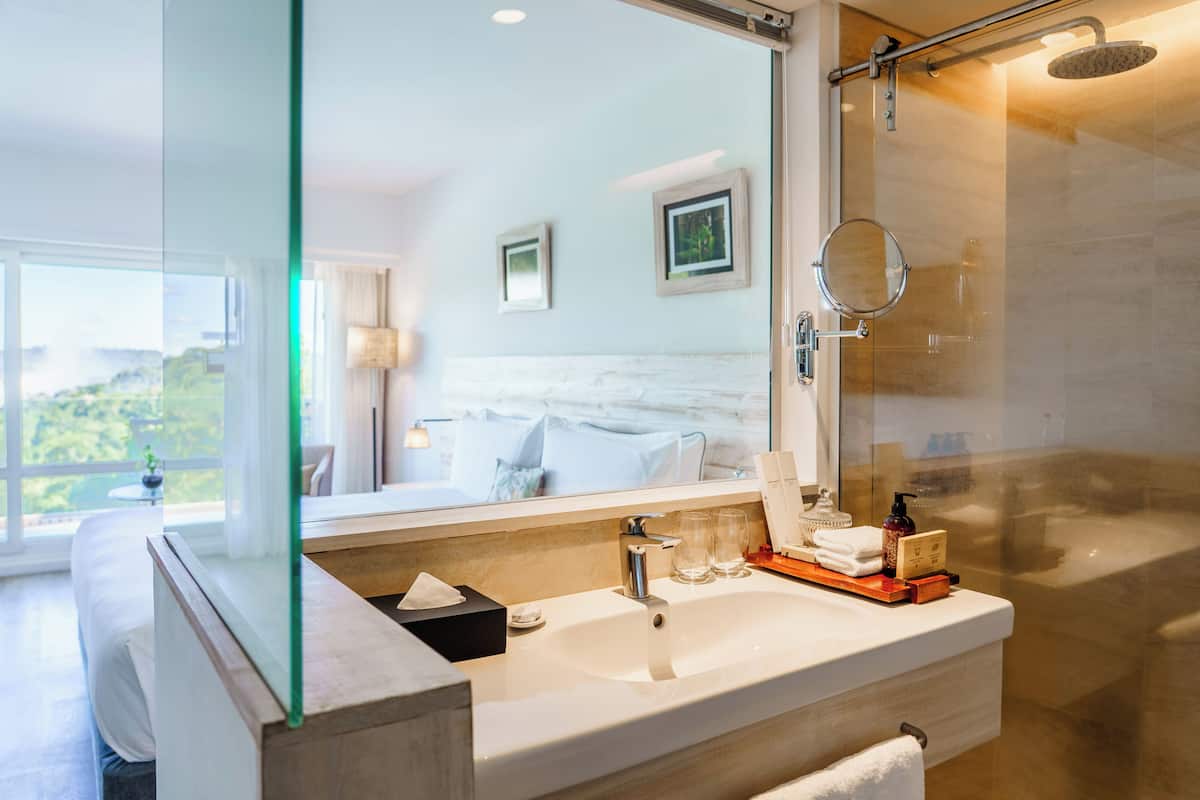 Amenidades de baño ecológicas, secadora de cabello, batas, pantuflas