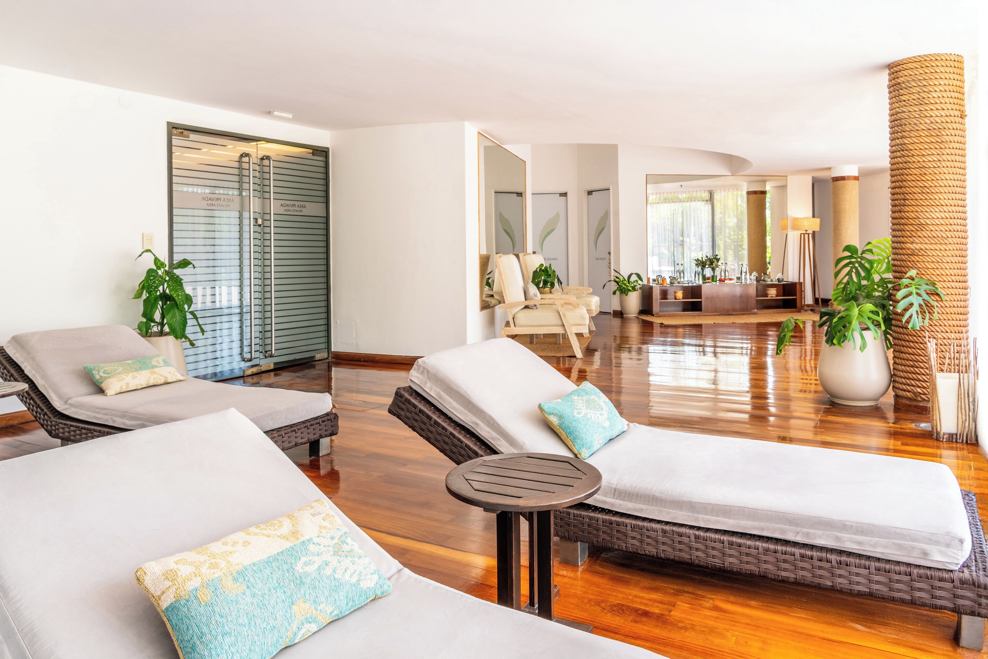 Behandelingskamers voor koppels, een sauna, een bubbelbad, een stoombad