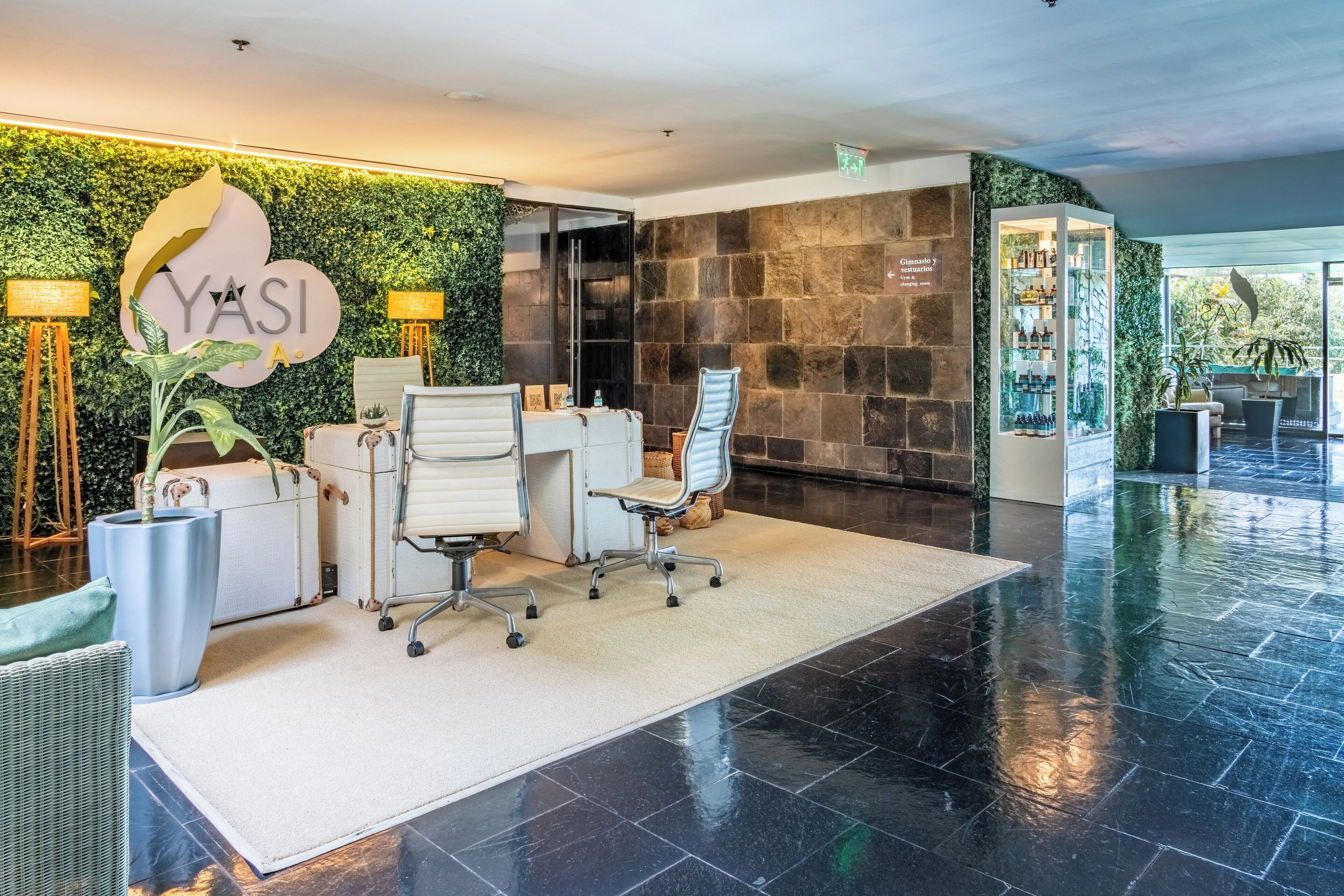 Couples treatment rooms, sauna, hot tub, steam room, Turkish bath
