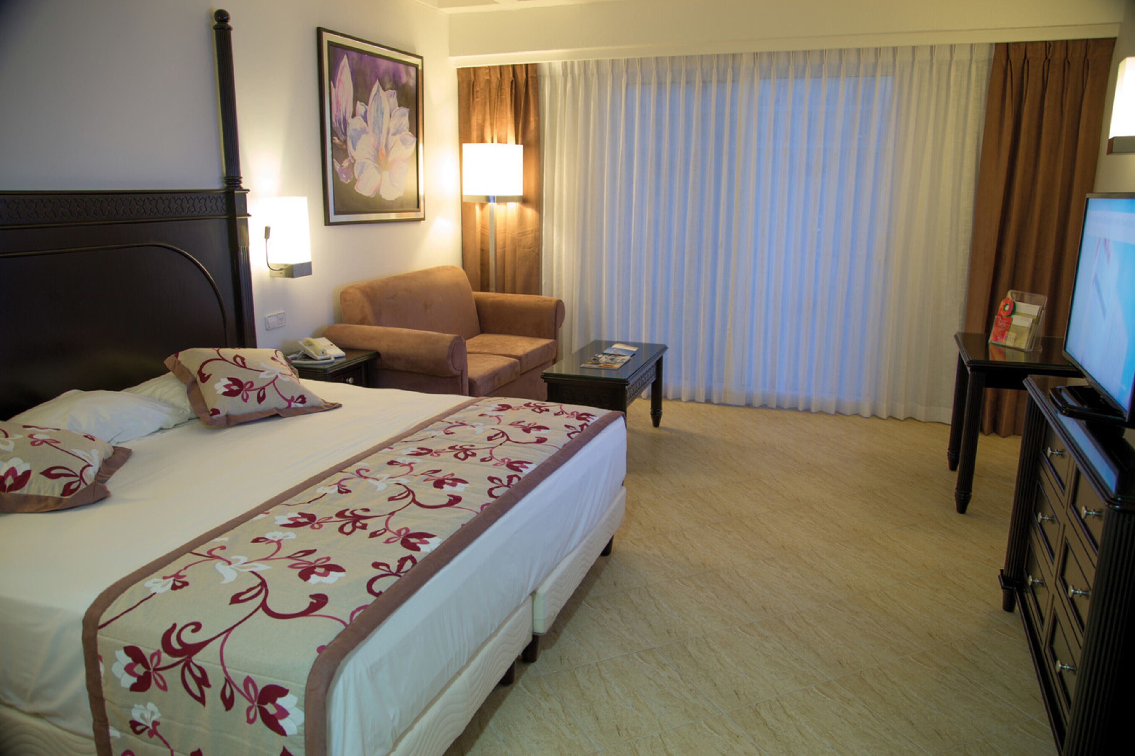 Free minibar, in-room safe, desk, blackout drapes