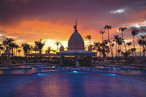 2 outdoor pools, pool umbrellas, sun loungers