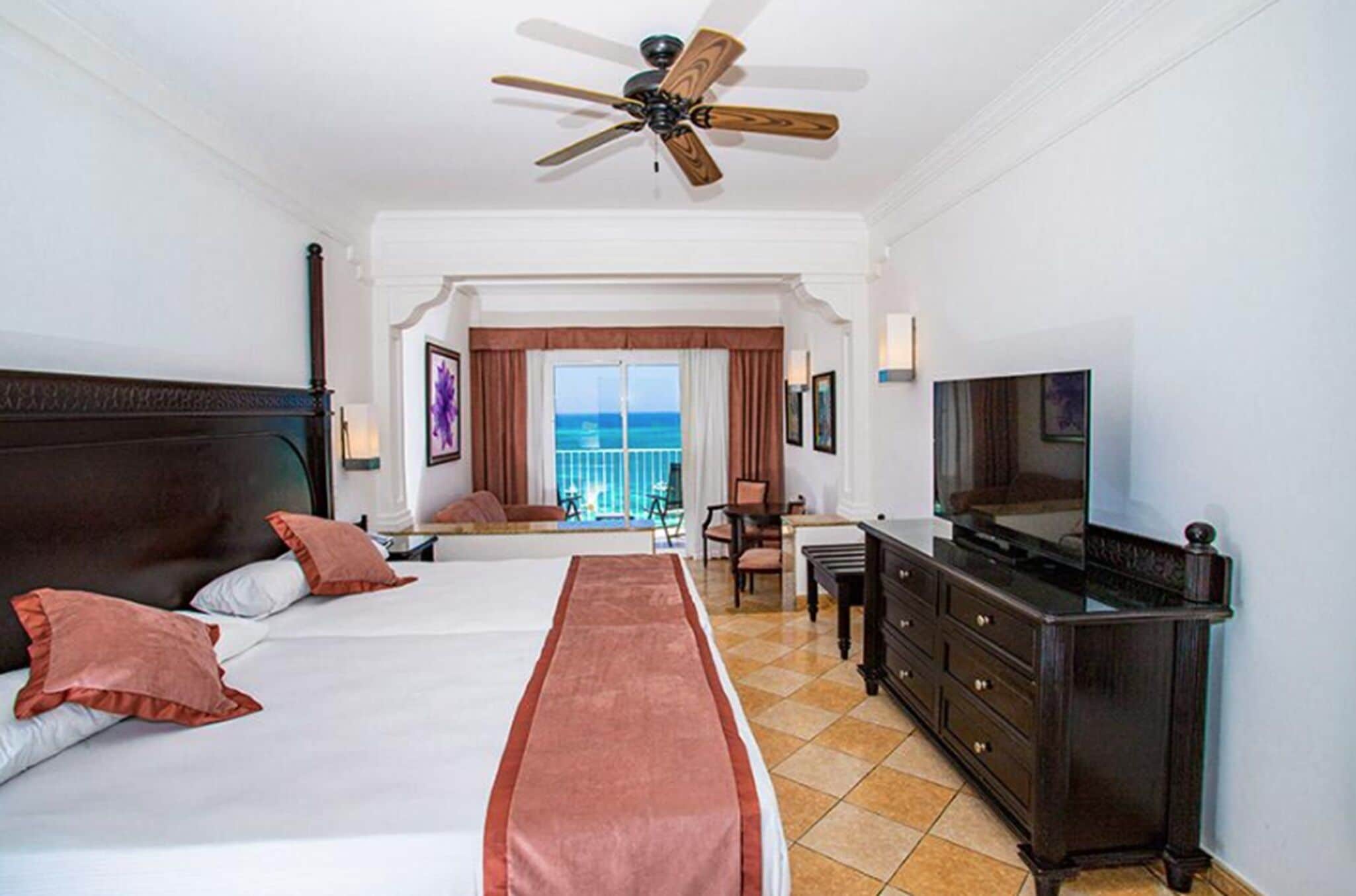 Free minibar, in-room safe, desk, blackout drapes