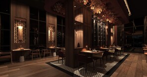 5 restaurantes, se sirven desayunos, comidas, cenas y cocina fusión