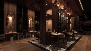 5 restaurantes, se sirven desayunos, comidas, cenas y cocina fusión