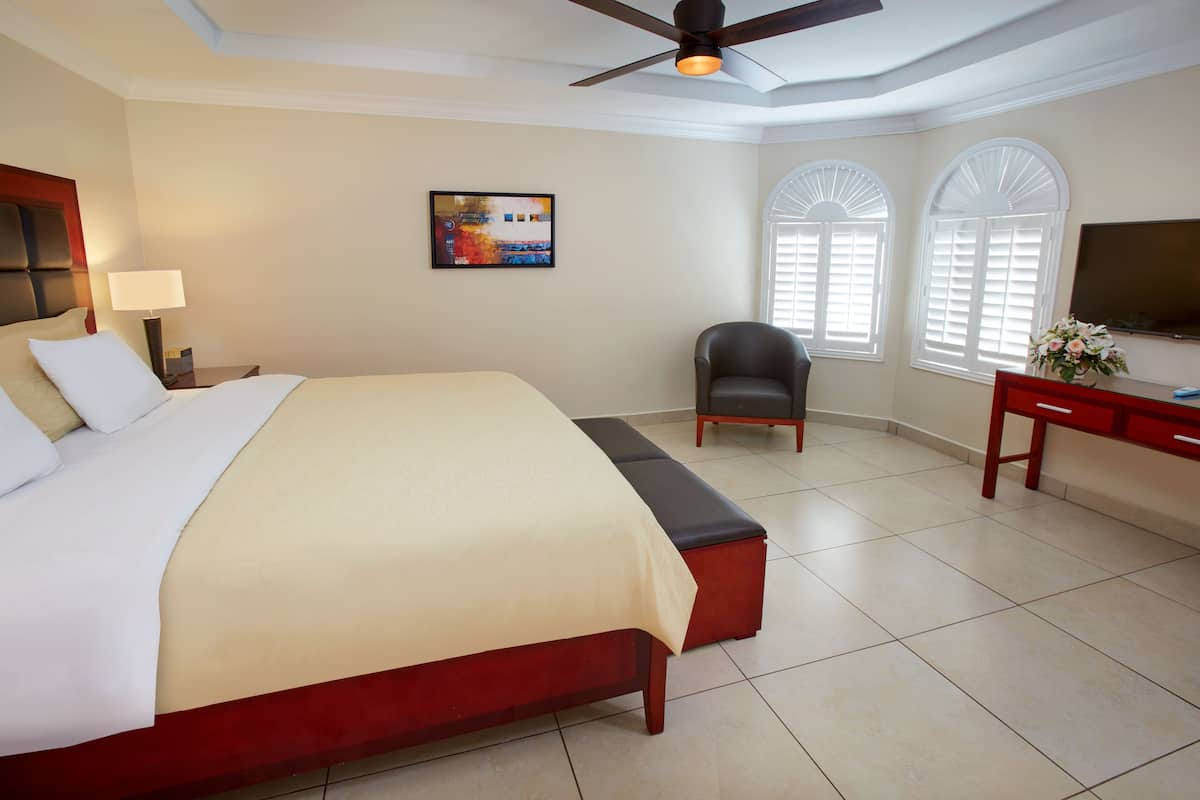 Golf Villa, 1 Bedroom Suite | In-room safe, blackout drapes, iron/ironing board, cribs/infant beds