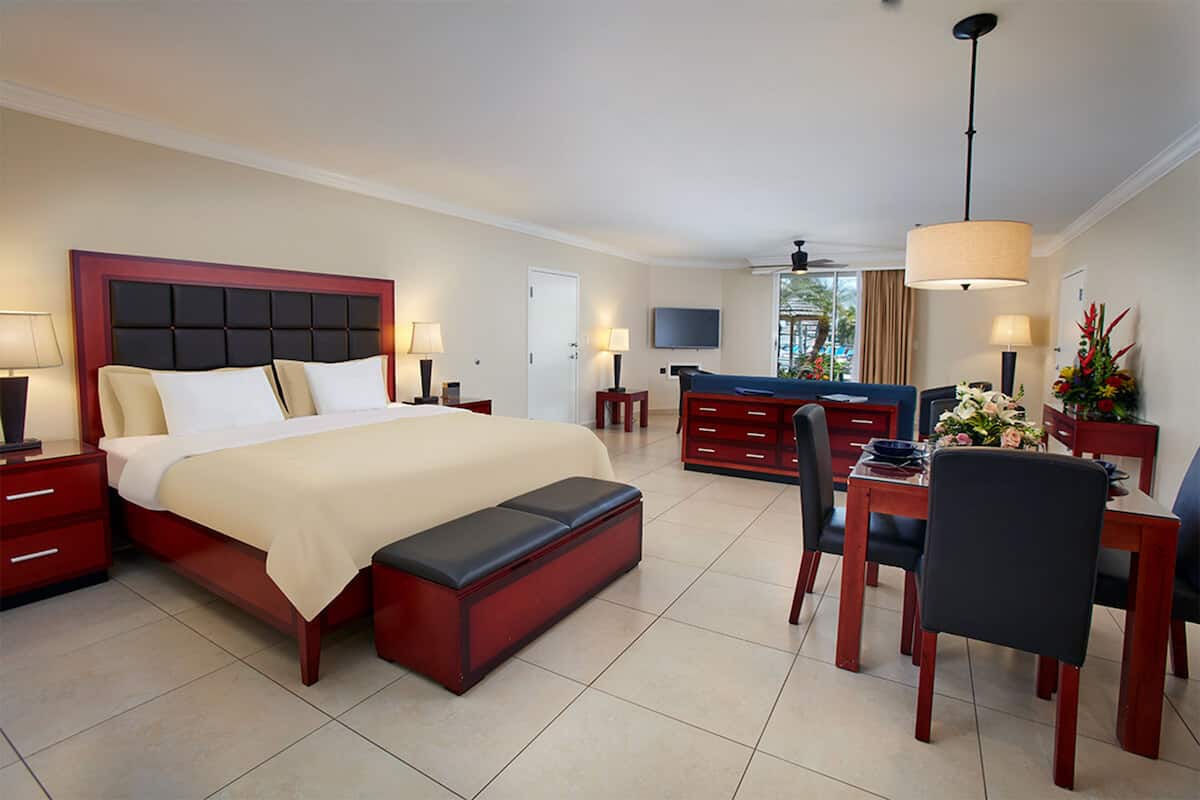 Golf Villa Studio Suite | In-room safe, blackout drapes, iron/ironing board, cribs/infant beds