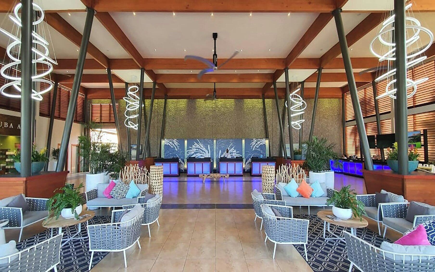Lobby-lounge