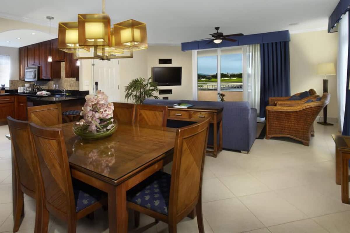 Private kitchen | Fridge, microwave, stovetop, dishwasher