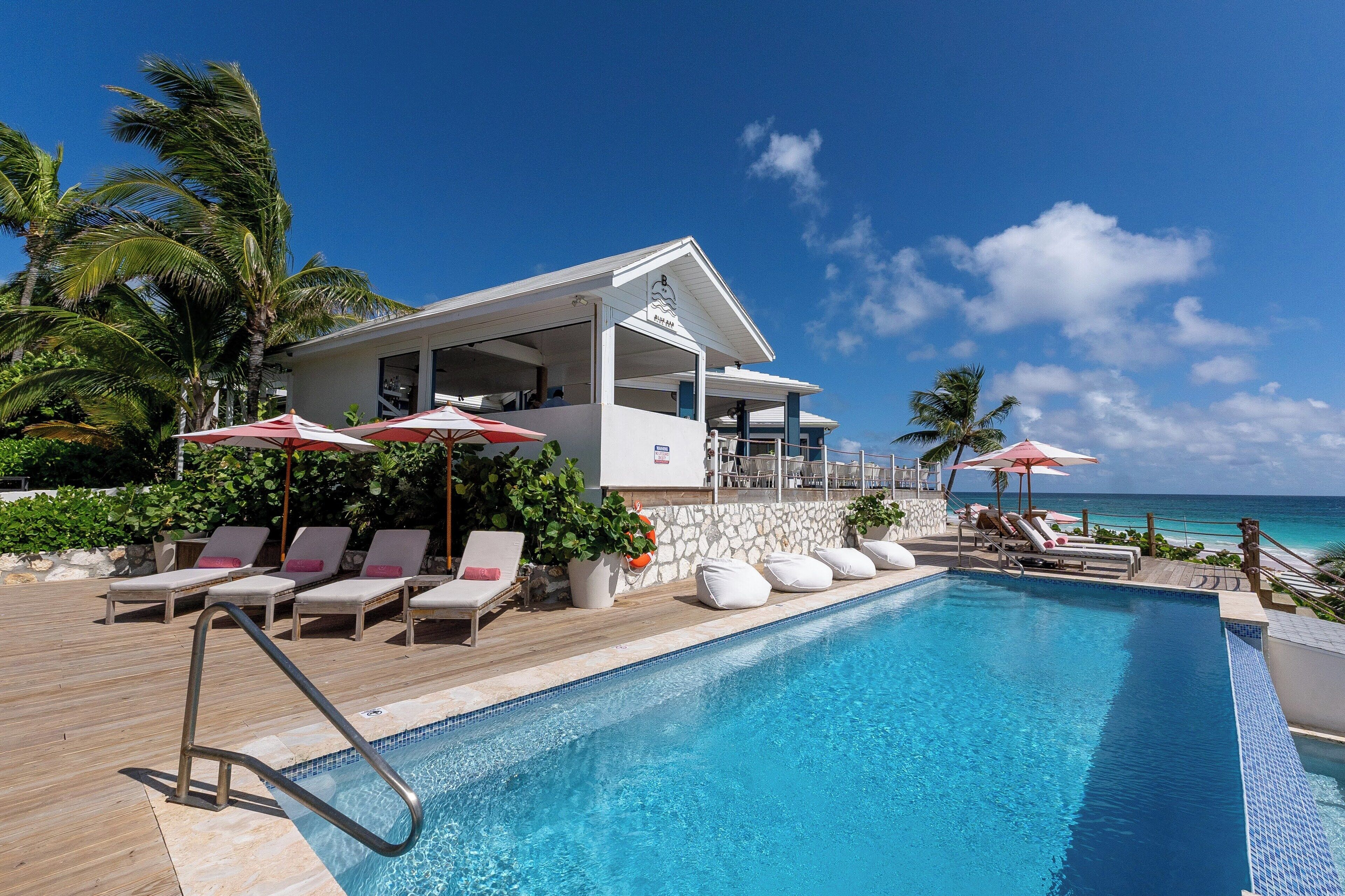 Outdoor pool, pool umbrellas, sun loungers