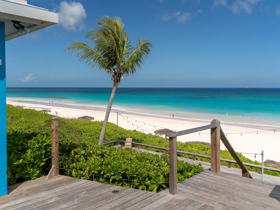 2 restaurants, breakfast, lunch, dinner served; international cuisine