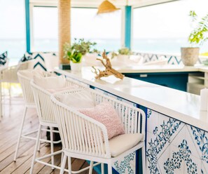 2 restaurants; breakfast, lunch, and dinner served - Pink Sands Resort (Dunmore Town)