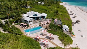 2 bars/lounges