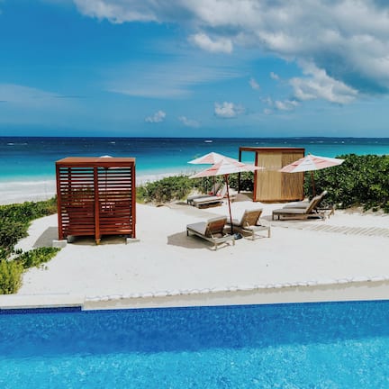 Outdoor pool, pool umbrellas, sun loungers