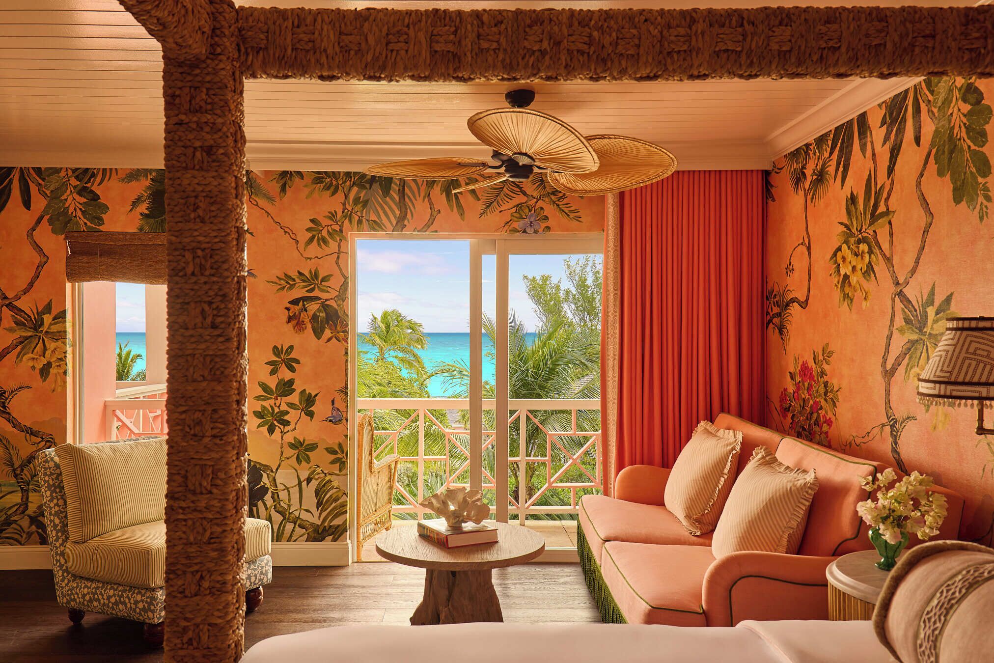 Sábanas de algodón egipcio y caja de seguridad en la habitación 