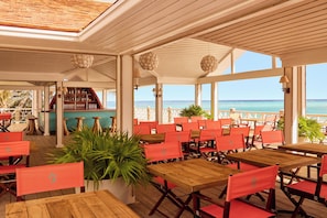 2 restaurants, breakfast, lunch served; local and international cuisine