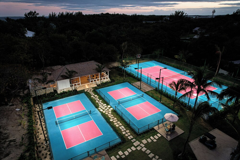 Coral Sands Inn & Cottages, Harbour Island by null
