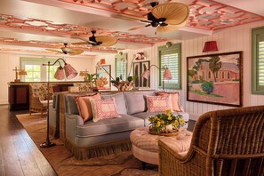 Reception - Coral Sands Inn & Cottages (Dunmore Town)