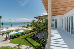 Playa privada, arena blanca, cabañas de uso gratuito y tumbonas