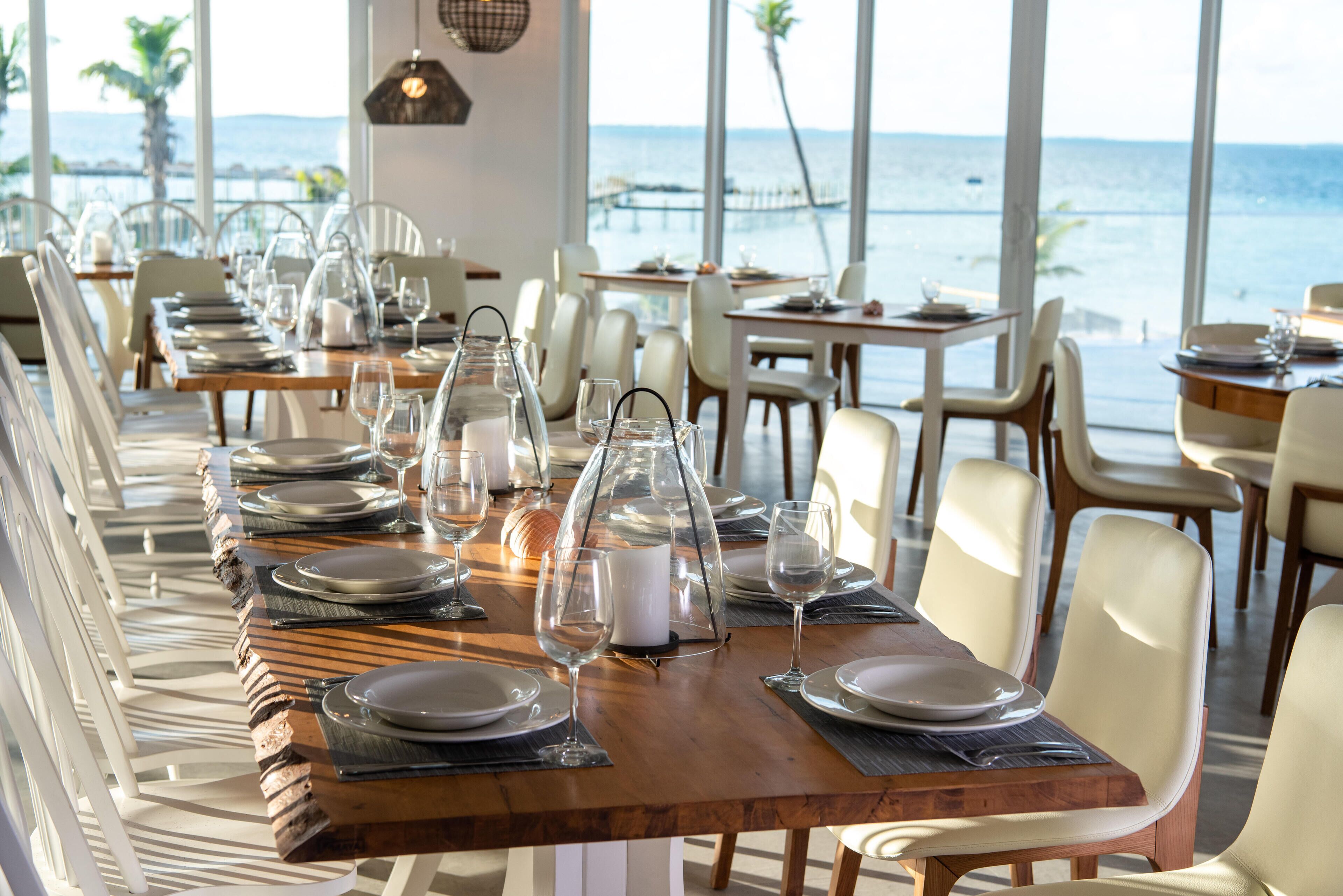 2 restaurants, breakfast, lunch, dinner served; american cuisine