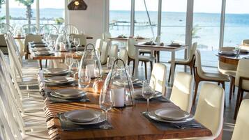2 restaurants; breakfast, lunch, and dinner served
